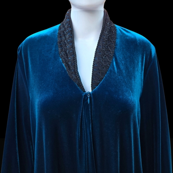 Diamond Tea Velvet Maxi Robe Size L - Picture 4 of 9